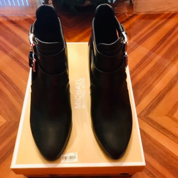 Michael Kores booties like new NO FLAWS - Picture 2 of 4